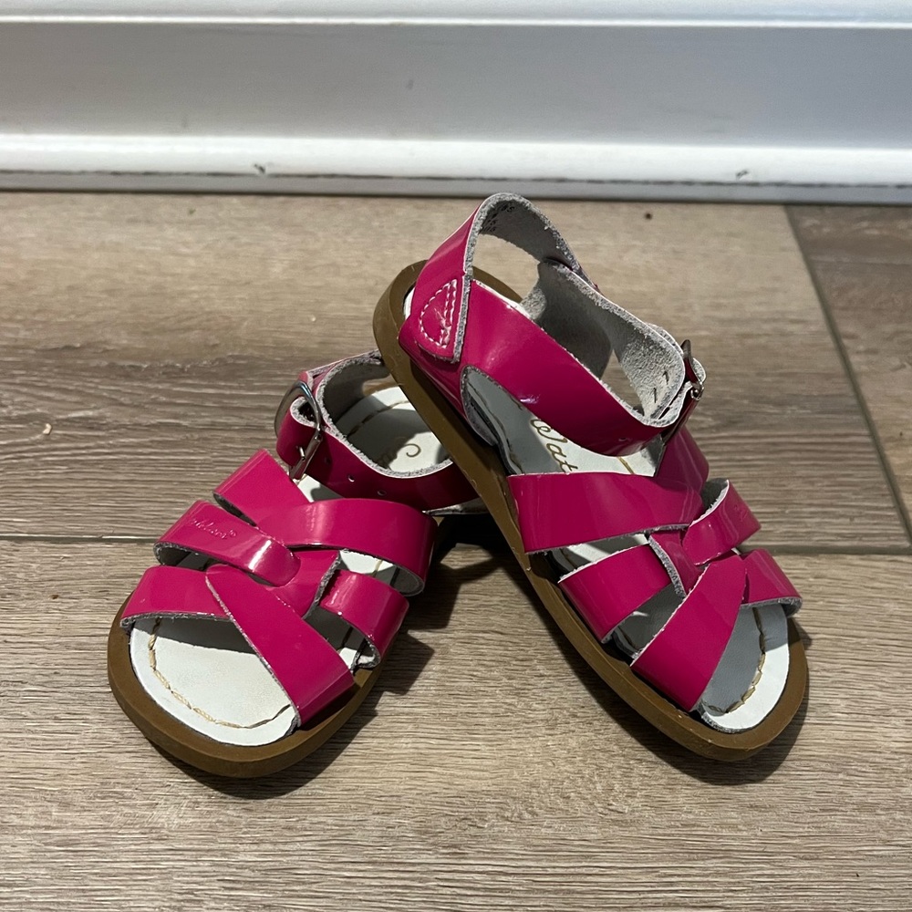 Pink patent leather Salt Water sandals in toddler size 6 NWOT